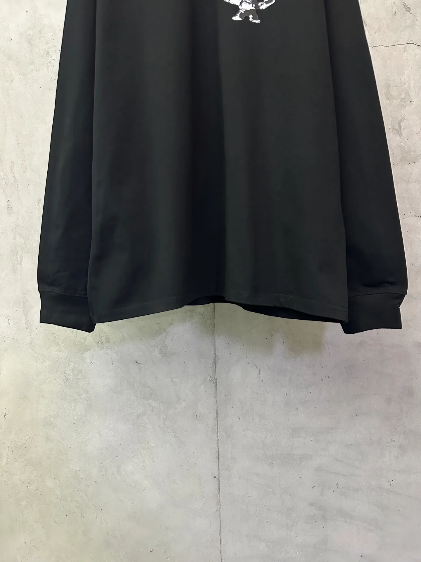 P340 Chrome Hearts 25ss foti system black color nine-square grid round neck long-sleeved T-shirt. Fabric is high-definition, ultra-heavy-weight cotton, double-yarn compact Xinjiang cotton. Weight: 320 grams. Clean cloth surface. Clear texture. Tight feel. Stiff. High color fastness. No deformation. No discoloration. Customized hardware. Thread. Accessories. Alignment. Same style for men and women. -Color: Black White -Size: XS S M L